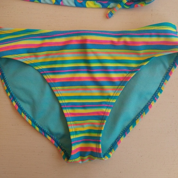 Girls 2 piece bikinis - Picture 3 of 4